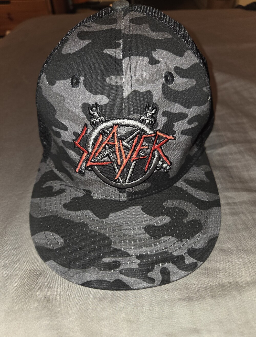 SLAYER LOGO - TRUCKER HAT - ADJUSTABLE SIZING (ADULT)